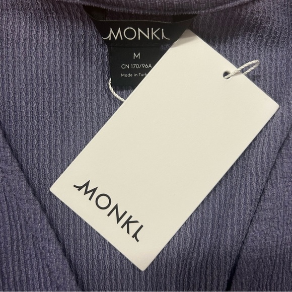 Monki by ASOS Blue Cropped V-Neck Smocked Blouse, Size M, New w/ Puff Sleeves - Picture 4 of 8